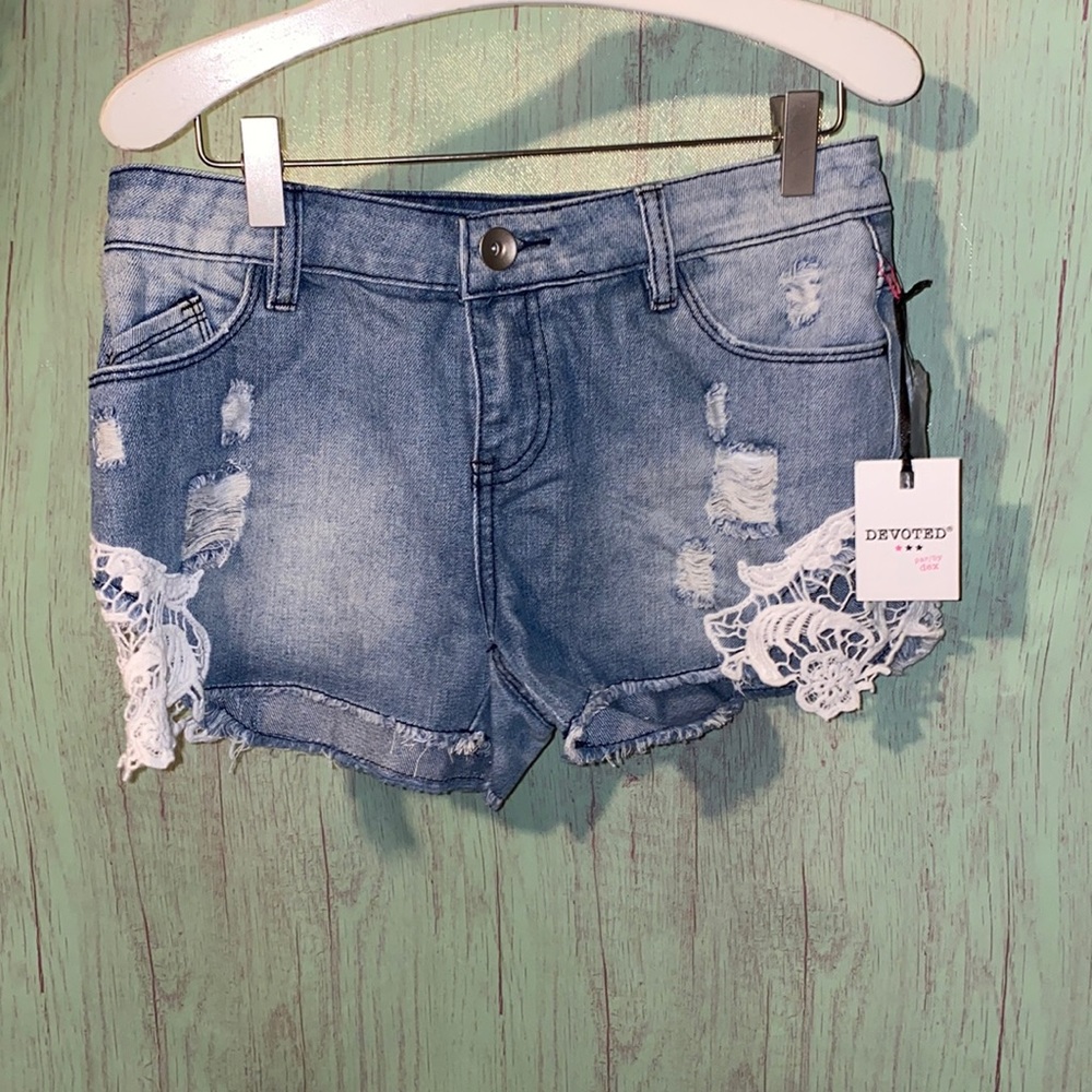 Devoted de stressed jean shorts size 26